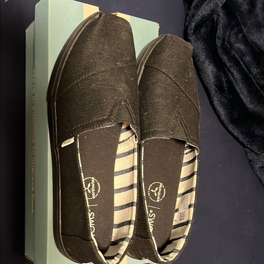 TOMS Women's Classic Black Loafers